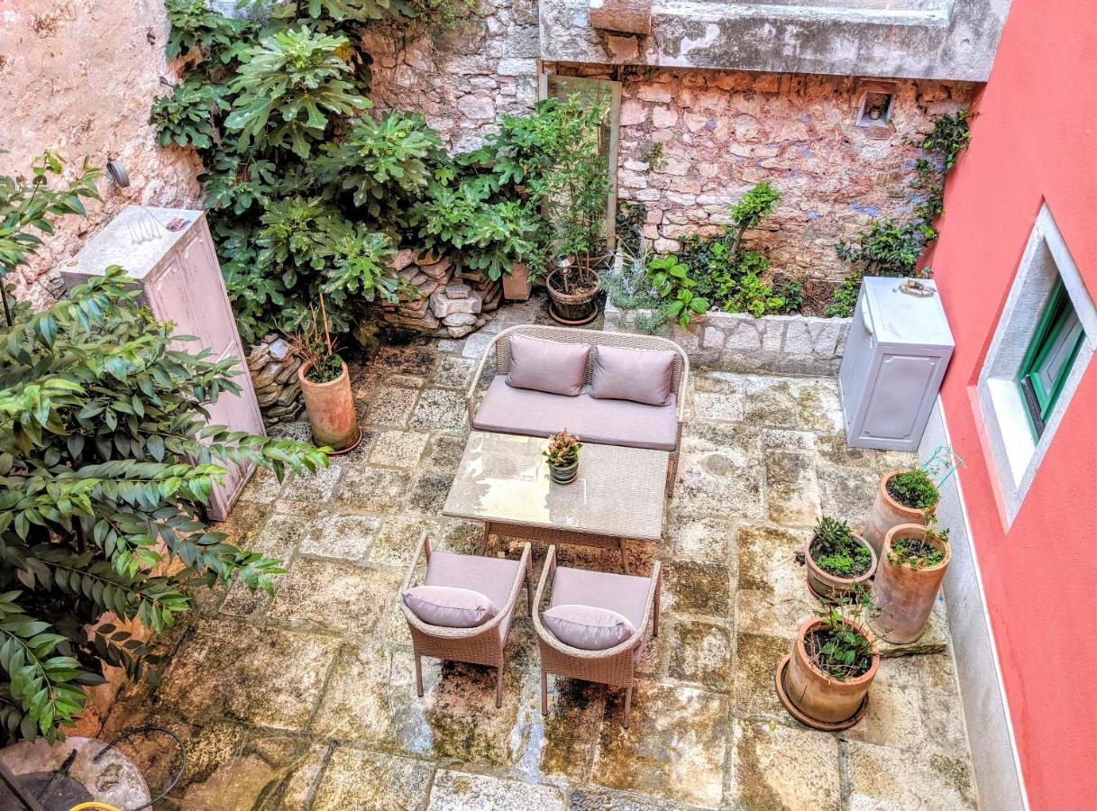 Private Courtyard Medieval Stone Home In Old Town Rovinj Eksteriør billede