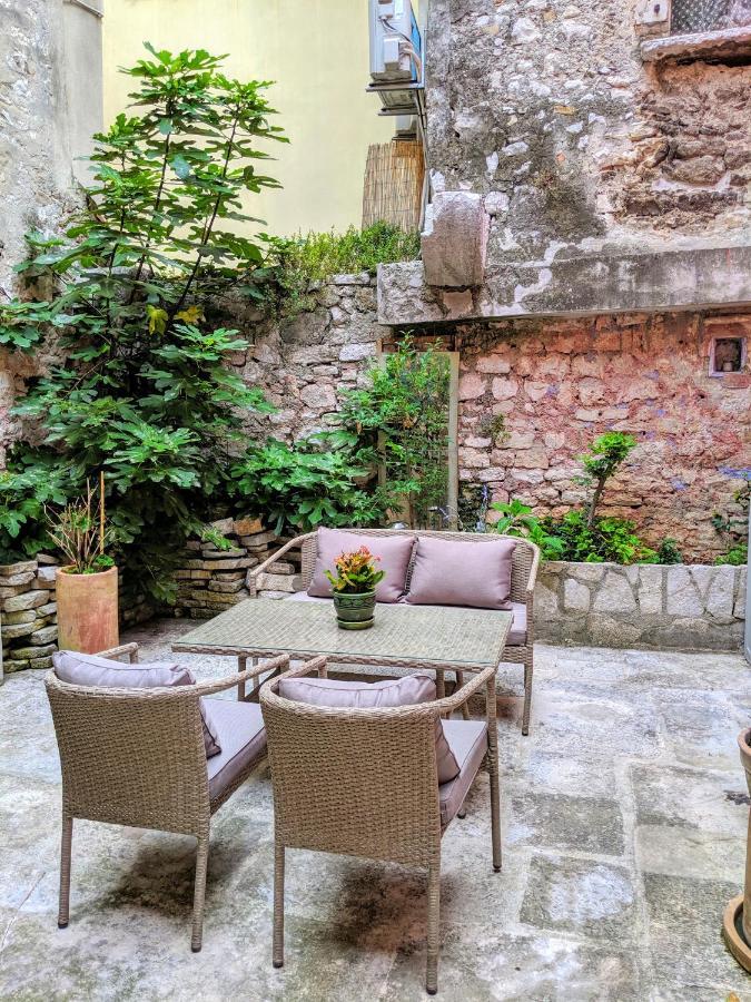 Private Courtyard Medieval Stone Home In Old Town Rovinj Eksteriør billede